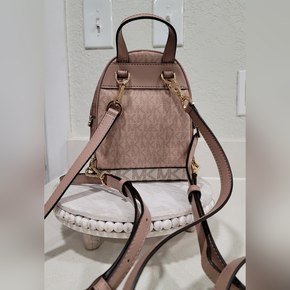 Michael Kors Rhea mini backpack - Picture 2 of 8